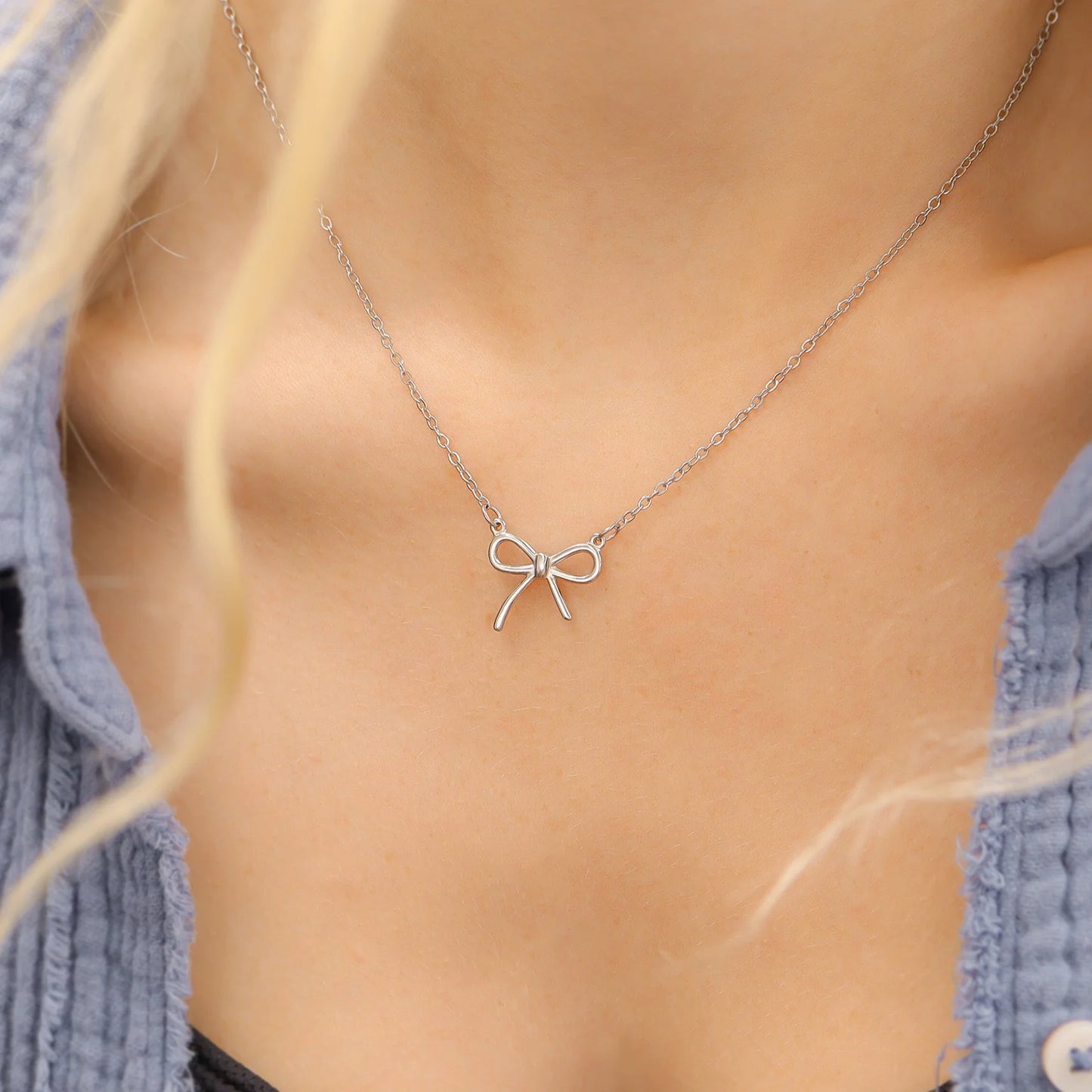 Dainty Gold Bow Pendant Necklace