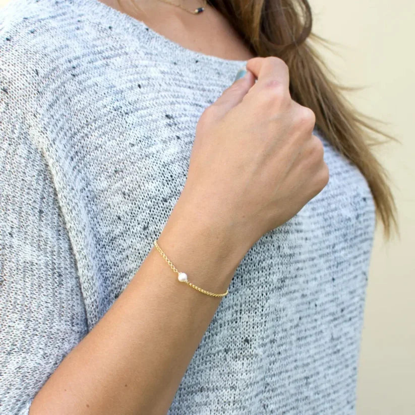 Dainty Pearl Gold Bracelet