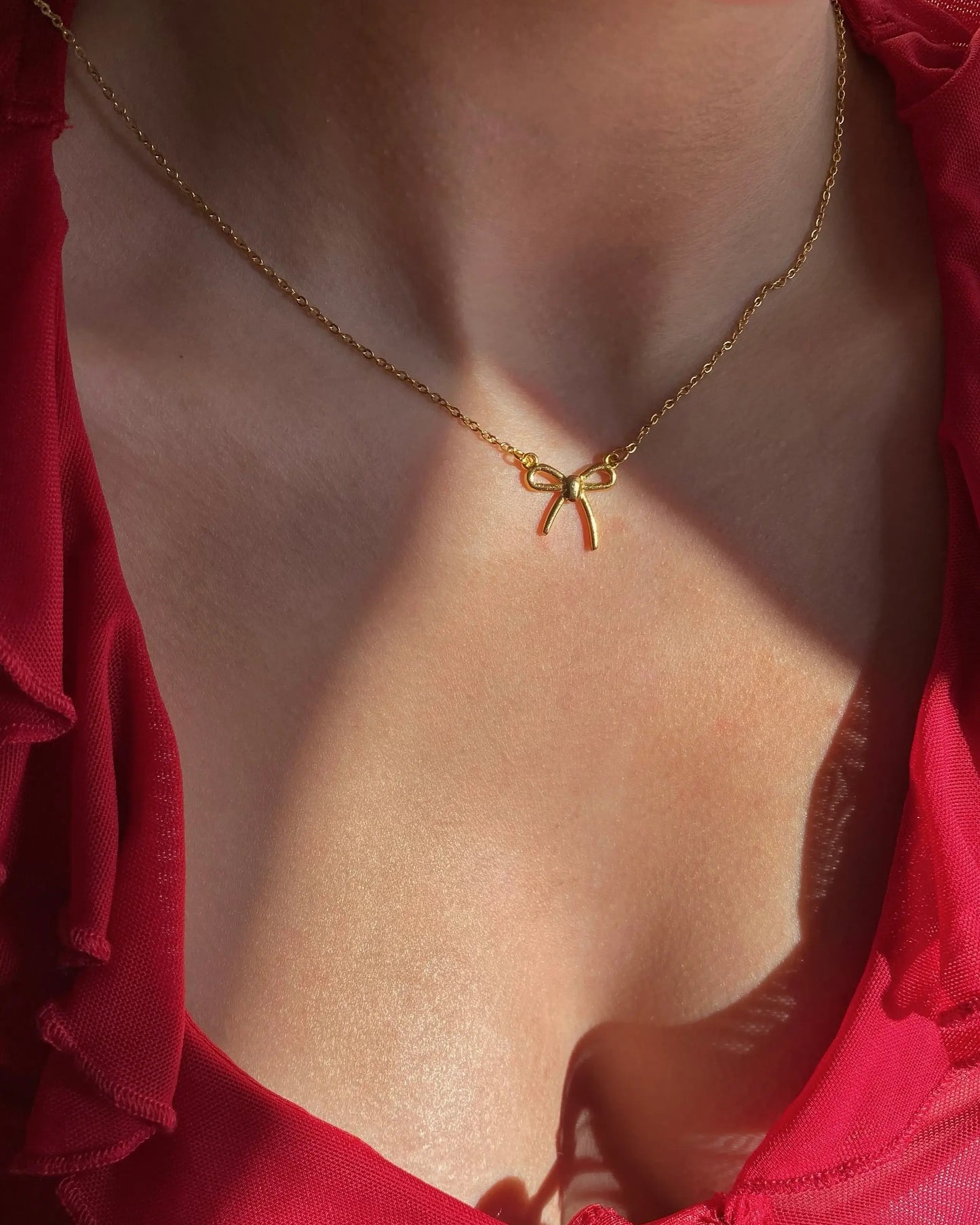 Dainty Gold Bow Pendant Necklace