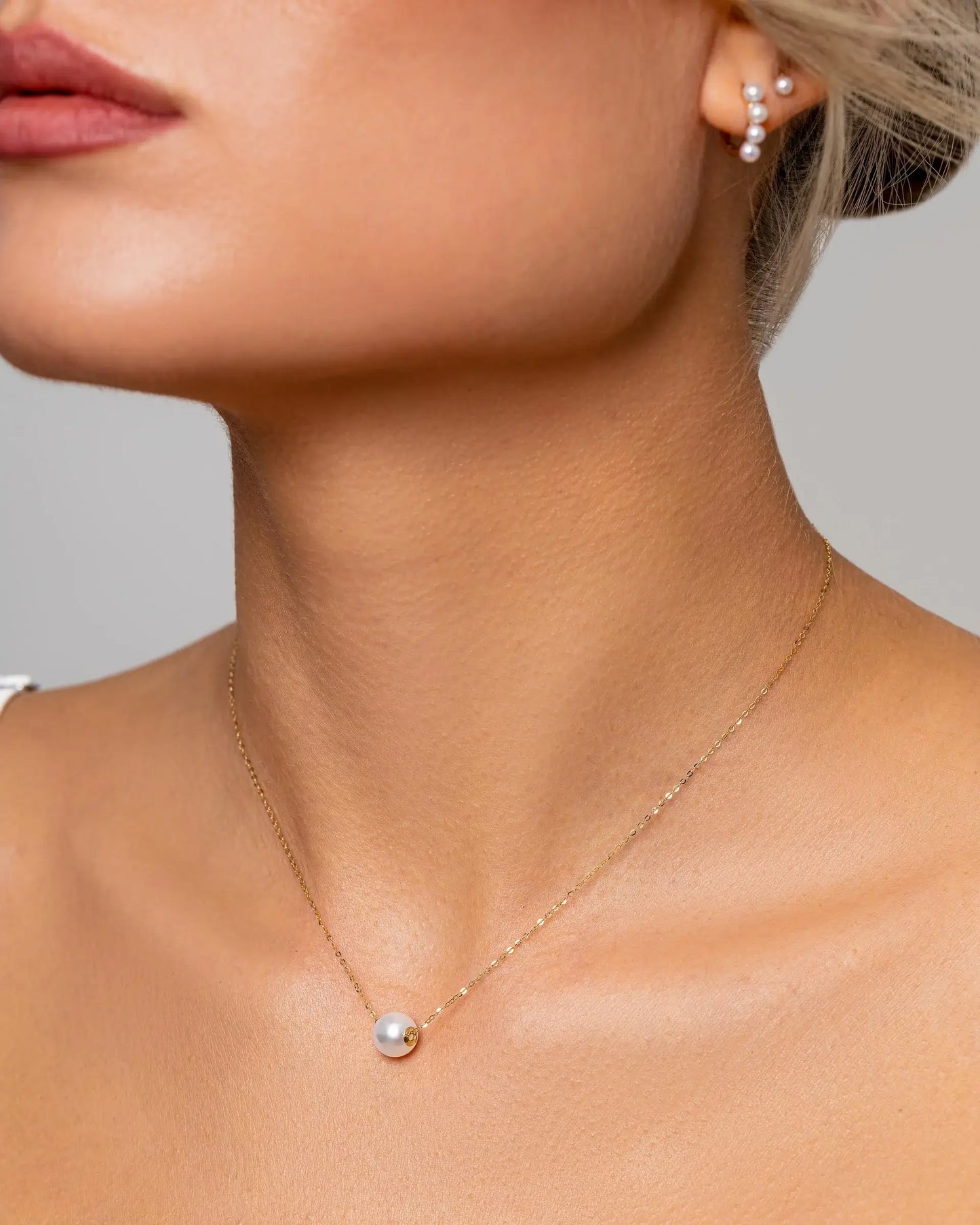 Dainty Pearl Pendant Necklace