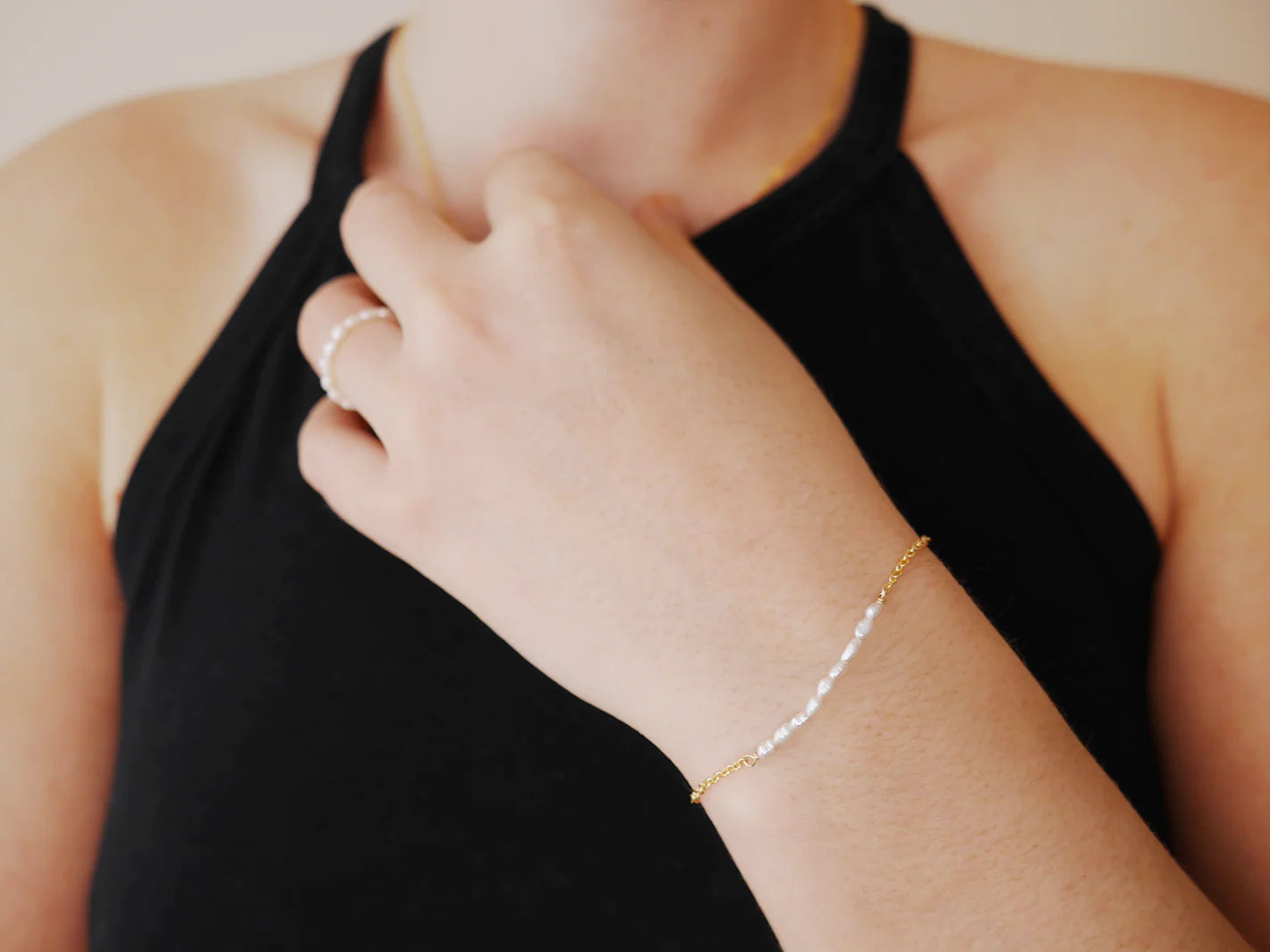 Chain In Pearls & Gold Bracelet